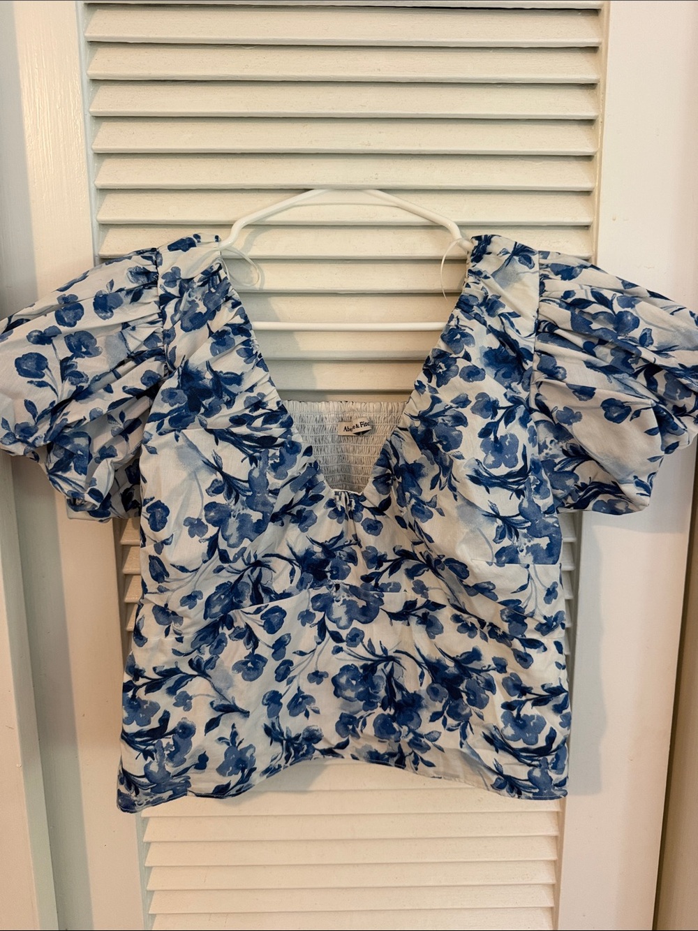 Abercrombie and Fitch Blue Floral Puff-Sleeve Women's Top